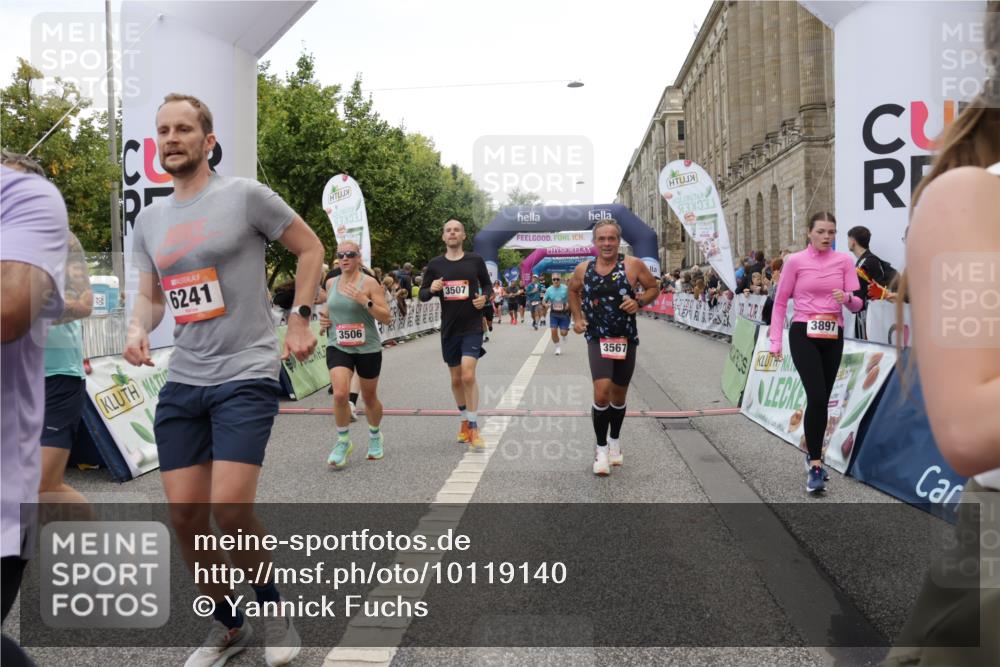 06.09.2026 - CURREX Alsterlauf Yannick Fuchs http://msf.ph/oto/10119140 06.09.2026 10:00:16 Ziel 2940, 3006, 3262, 3364, 3506, 3507, 3567, 3574, 3897, 4407, 5222, 5472, 5622, 5738, 5741, 6028, 6112, 6241, 6299, 8002, 8035, 8212 meine-sportfotos.de