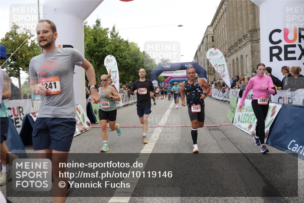 06.09.2026 - CURREX Alsterlauf Yannick Fuchs http://msf.ph/oto/10119146 06.09.2026 10:00:16 Ziel 2940, 3006, 3262, 3364, 3506, 3507, 3567, 3574, 3897, 4407, 5222, 5472, 5622, 5738, 5741, 6028, 6112, 6241, 6299, 8002, 8035, 8212 meine-sportfotos.de