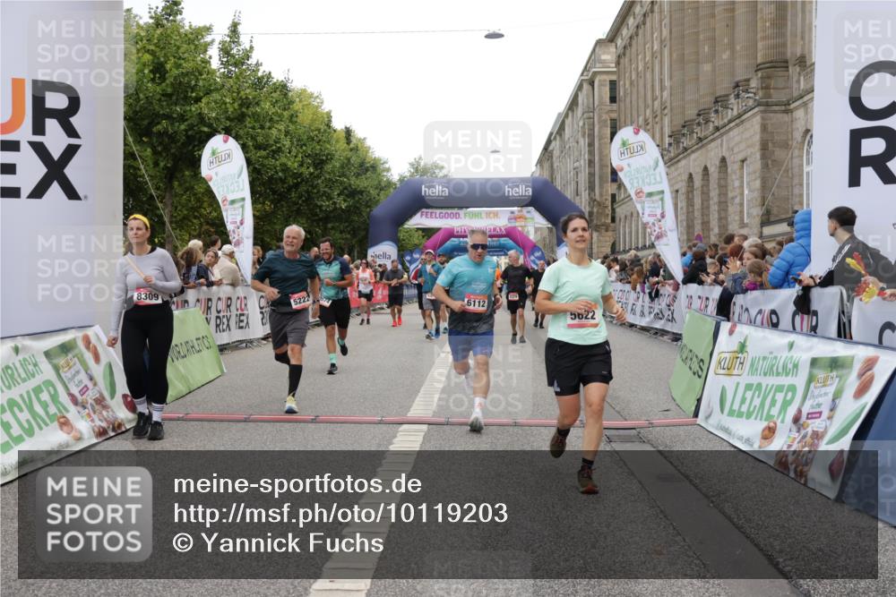 06.09.2026 - CURREX Alsterlauf Yannick Fuchs http://msf.ph/oto/10119203 06.09.2026 10:00:18 Ziel 2273, 2274, 2505, 2940, 3006, 3262, 3506, 3507, 3567, 3574, 3897, 4296, 4407, 5222, 5622, 6028, 6112, 6241, 6258, 6299, 6457, 8035, 8212 meine-sportfotos.de