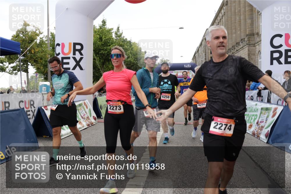 06.09.2026 - CURREX Alsterlauf Yannick Fuchs http://msf.ph/oto/10119358 06.09.2026 10:00:24 Ziel 2089, 2257, 2273, 2274, 2505, 2671, 2856, 3574, 4296, 4524, 4578, 5005, 5222, 5536, 5622, 6112, 6258, 6291, 6457, 8008 meine-sportfotos.de
