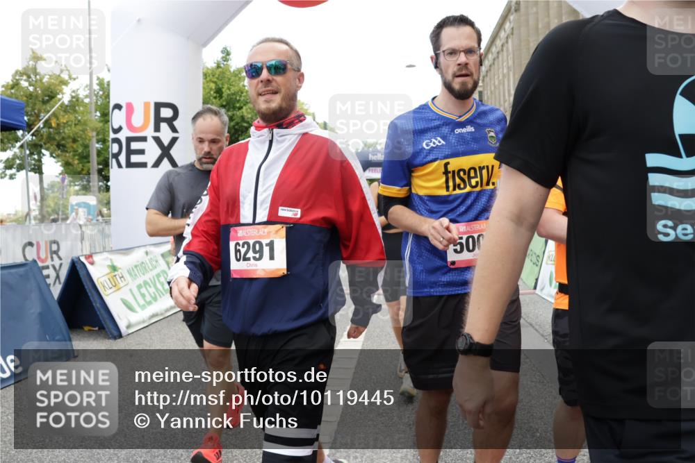 06.09.2026 - CURREX Alsterlauf Yannick Fuchs http://msf.ph/oto/10119445 06.09.2026 10:00:26 Ziel 2089, 2257, 2273, 2274, 2505, 2671, 2856, 3574, 4296, 4461, 4468, 4524, 4578, 5005, 5222, 5536, 6112, 6258, 6291, 6457, 8008, 8318 meine-sportfotos.de