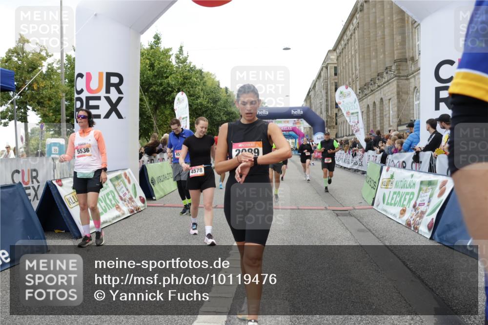 06.09.2026 - CURREX Alsterlauf Yannick Fuchs http://msf.ph/oto/10119476 06.09.2026 10:00:27 Ziel 2089, 2257, 2273, 2274, 2505, 2671, 2721, 2856, 3574, 4296, 4461, 4468, 4524, 4578, 5005, 5536, 6258, 6291, 6457, 8008, 8318 meine-sportfotos.de