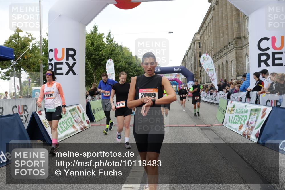 06.09.2026 - CURREX Alsterlauf Yannick Fuchs http://msf.ph/oto/10119483 06.09.2026 10:00:27 Ziel 2089, 2257, 2273, 2274, 2505, 2671, 2721, 2856, 3574, 4296, 4461, 4468, 4524, 4578, 5005, 5536, 6258, 6291, 6457, 8008, 8318 meine-sportfotos.de