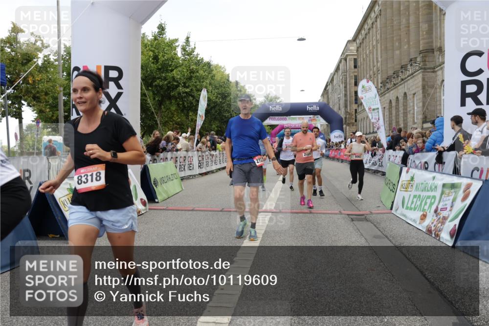 06.09.2026 - CURREX Alsterlauf Yannick Fuchs http://msf.ph/oto/10119609 06.09.2026 10:00:33 Ziel 2124, 2257, 2545, 2671, 2721, 3848, 4461, 4468, 4524, 4577, 4900, 5467, 5567, 5832, 5833, 6180, 6187, 6436, 8008, 8063, 8318 meine-sportfotos.de