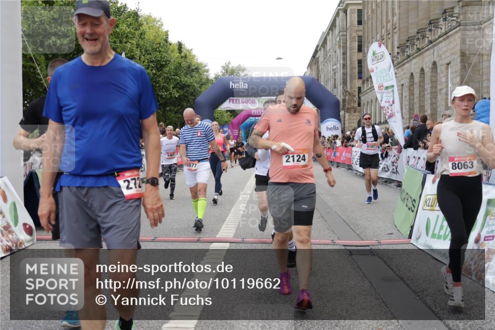 06.09.2026 - CURREX Alsterlauf Yannick Fuchs http://msf.ph/oto/10119662 06.09.2026 10:00:34 Ziel 2124, 2257, 2545, 2671, 2721, 3848, 4461, 4468, 4524, 4577, 4900, 5467, 5567, 5832, 5833, 6180, 6187, 6436, 8008, 8063, 8318 meine-sportfotos.de