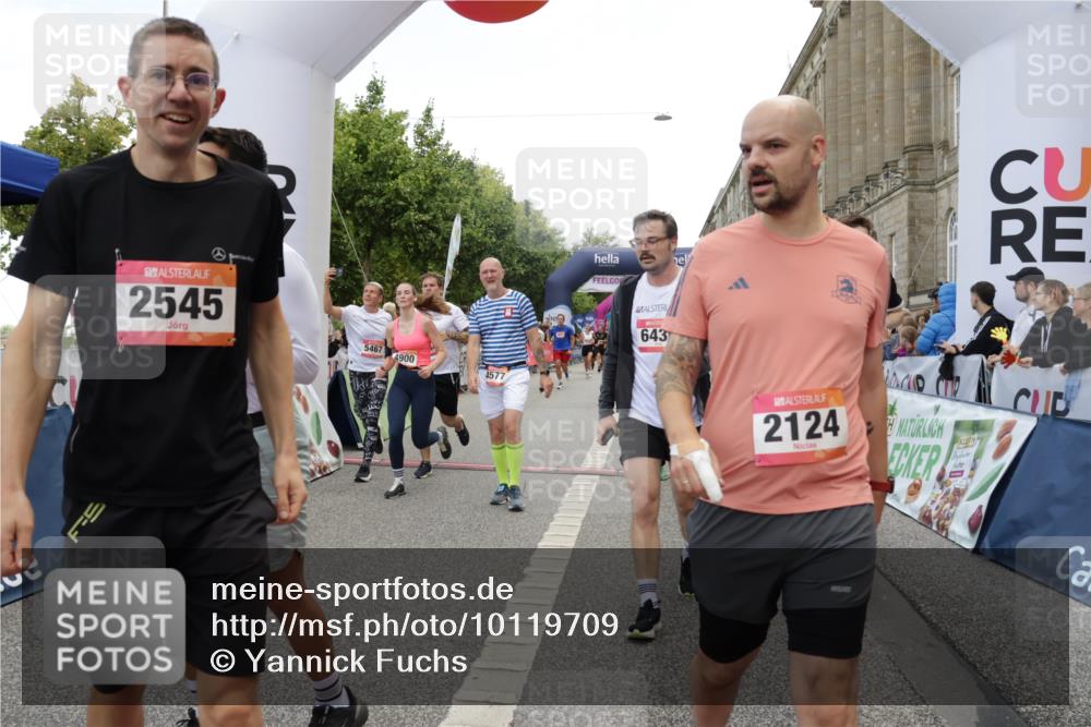 06.09.2026 - CURREX Alsterlauf Yannick Fuchs http://msf.ph/oto/10119709 06.09.2026 10:00:36 Ziel 2124, 2257, 2545, 2721, 3837, 3848, 4461, 4468, 4577, 4900, 5467, 5567, 5832, 5833, 6180, 6187, 6436, 8008, 8063, 8318 meine-sportfotos.de