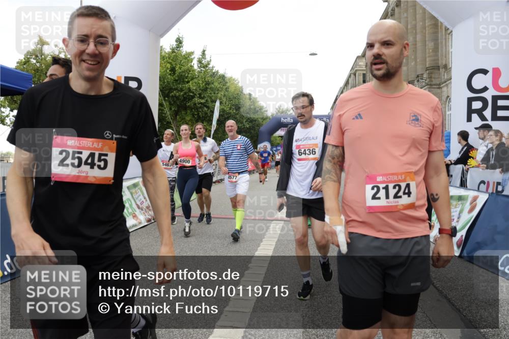 06.09.2026 - CURREX Alsterlauf Yannick Fuchs http://msf.ph/oto/10119715 06.09.2026 10:00:36 Ziel 2124, 2257, 2545, 2721, 3837, 3848, 4461, 4468, 4577, 4900, 5467, 5567, 5832, 5833, 6180, 6187, 6436, 8008, 8063, 8318 meine-sportfotos.de