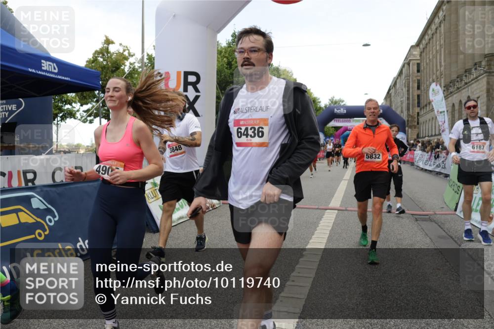 06.09.2026 - CURREX Alsterlauf Yannick Fuchs http://msf.ph/oto/10119740 06.09.2026 10:00:38 Ziel 2124, 2545, 2721, 3820, 3837, 3848, 3979, 4468, 4577, 4900, 5108, 5467, 5567, 5832, 5833, 6106, 6180, 6187, 6436, 8063, 8318 meine-sportfotos.de