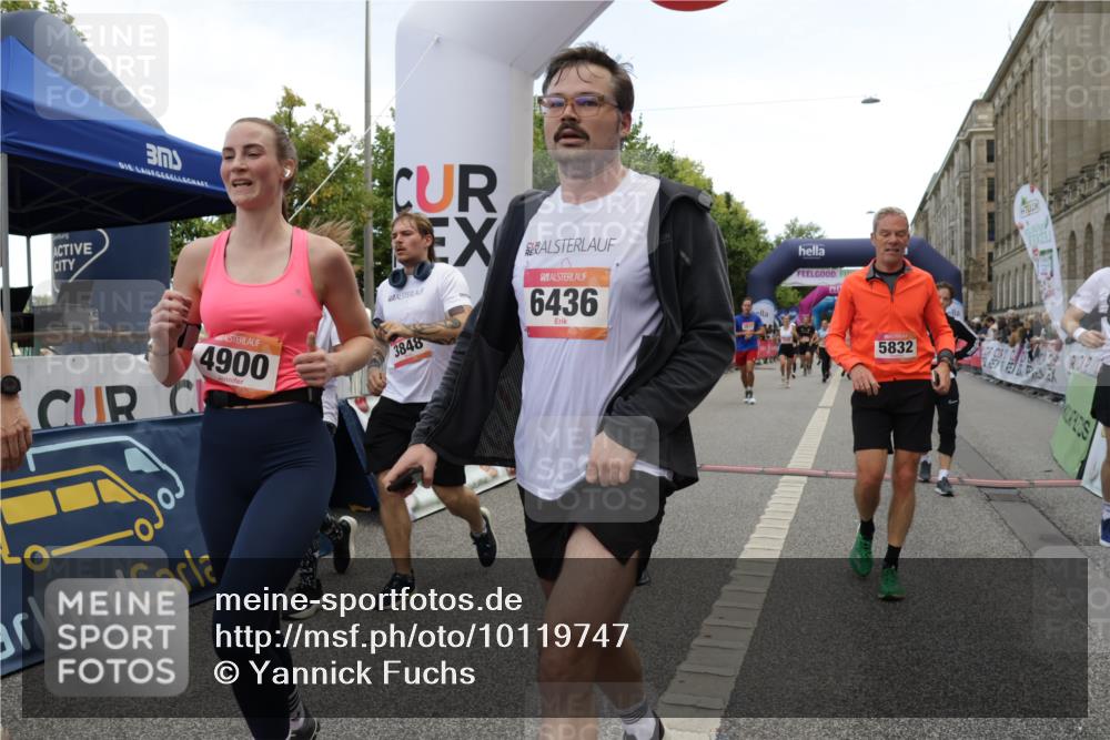 06.09.2026 - CURREX Alsterlauf Yannick Fuchs http://msf.ph/oto/10119747 06.09.2026 10:00:38 Ziel 2124, 2545, 2721, 3820, 3837, 3848, 3979, 4468, 4577, 4900, 5108, 5467, 5567, 5832, 5833, 6106, 6180, 6187, 6436, 8063, 8318 meine-sportfotos.de