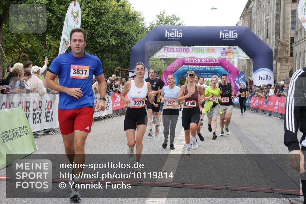 06.09.2026 - CURREX Alsterlauf Yannick Fuchs http://msf.ph/oto/10119814 06.09.2026 10:00:41 Ziel 2531, 3604, 3820, 3837, 3848, 3979, 4084, 4577, 4900, 5108, 5467, 5567, 5832, 5833, 5930, 6106, 6180, 6187, 6257, 6436, 8063, 8068, 8140 meine-sportfotos.de