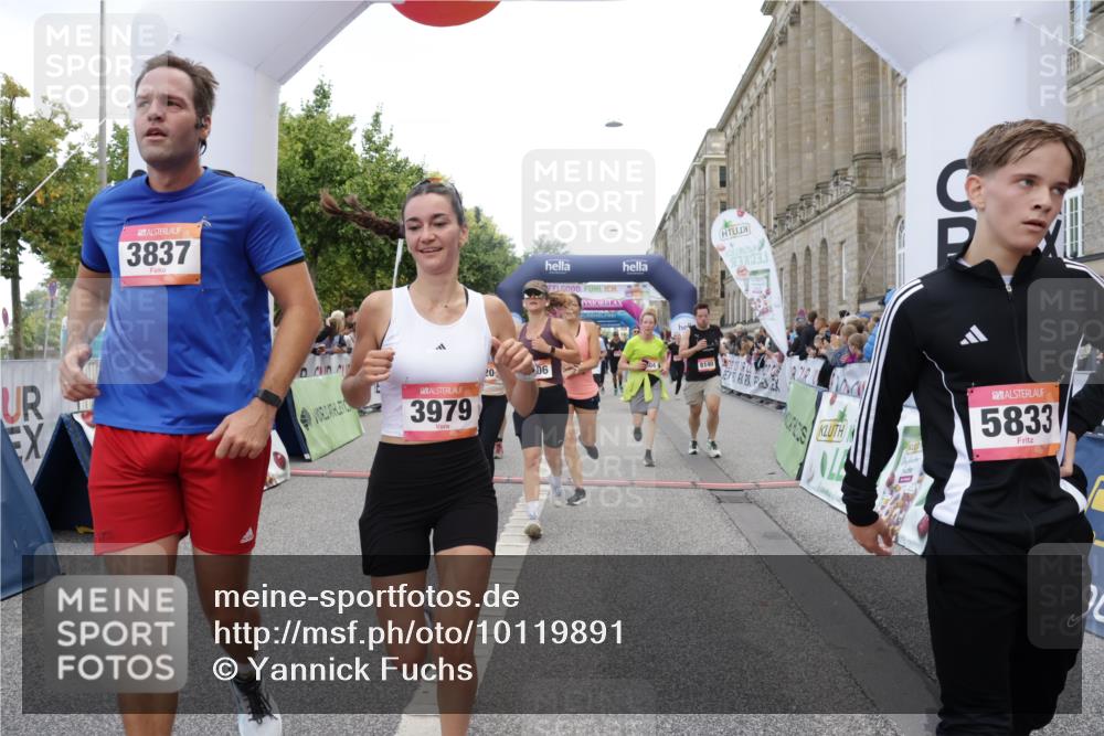 06.09.2026 - CURREX Alsterlauf Yannick Fuchs http://msf.ph/oto/10119891 06.09.2026 10:00:43 Ziel 2531, 2698, 3604, 3820, 3837, 3848, 3979, 4084, 4900, 5108, 5240, 5467, 5519, 5724, 5832, 5833, 5930, 6106, 6187, 6257, 6397, 6480, 8068, 8140 meine-sportfotos.de
