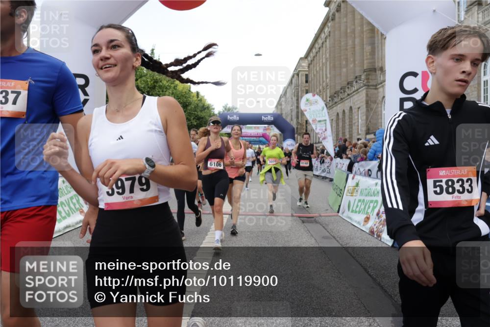 06.09.2026 - CURREX Alsterlauf Yannick Fuchs http://msf.ph/oto/10119900 06.09.2026 10:00:43 Ziel 2531, 2698, 3604, 3820, 3837, 3848, 3979, 4084, 4900, 5108, 5240, 5467, 5519, 5724, 5832, 5833, 5930, 6106, 6187, 6257, 6397, 6480, 8068, 8140 meine-sportfotos.de
