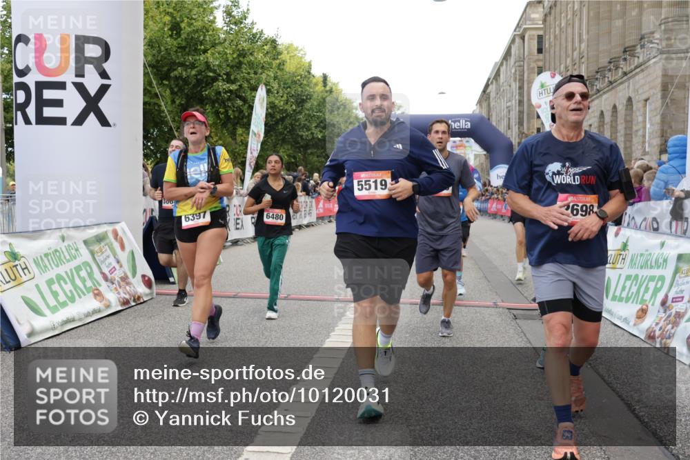 06.09.2026 - CURREX Alsterlauf Yannick Fuchs http://msf.ph/oto/10120031 06.09.2026 10:00:48 Ziel 2531, 2698, 2849, 2895, 3068, 3274, 3295, 3604, 3727, 3820, 3837, 3979, 4084, 4414, 5077, 5108, 5240, 5460, 5519, 5577, 5724, 5930, 6106, 6257, 6397, 6480, 8068, 8140, 8293 meine-sportfotos.de