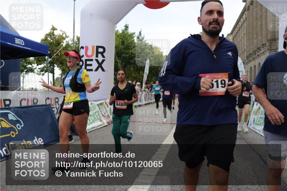 06.09.2026 - CURREX Alsterlauf Yannick Fuchs http://msf.ph/oto/10120065 06.09.2026 10:00:49 Ziel 2531, 2698, 2849, 2895, 3068, 3274, 3295, 3604, 3727, 3820, 3979, 4084, 4414, 5077, 5108, 5240, 5460, 5519, 5577, 5724, 5930, 6106, 6257, 6397, 6480, 8068, 8140, 8293 meine-sportfotos.de