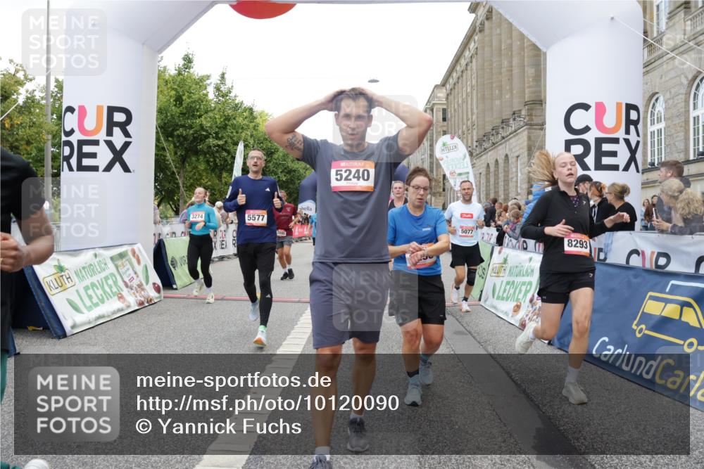 06.09.2026 - CURREX Alsterlauf Yannick Fuchs http://msf.ph/oto/10120090 06.09.2026 10:00:50 Ziel 2531, 2698, 2849, 2895, 3068, 3274, 3295, 3604, 3634, 3635, 3726, 3727, 3820, 4084, 4414, 5077, 5108, 5240, 5460, 5519, 5577, 5724, 5930, 6106, 6257, 6397, 6480, 8068, 8140, 8293 meine-sportfotos.de