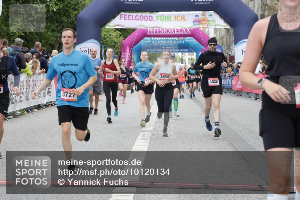 06.09.2026 - CURREX Alsterlauf Yannick Fuchs http://msf.ph/oto/10120134 06.09.2026 10:00:52 Ziel 2251, 2698, 2849, 2895, 3068, 3274, 3295, 3634, 3635, 3726, 3727, 3735, 4414, 5077, 5240, 5460, 5519, 5577, 5724, 5930, 6257, 6283, 6397, 6480, 8068, 8207, 8293 meine-sportfotos.de