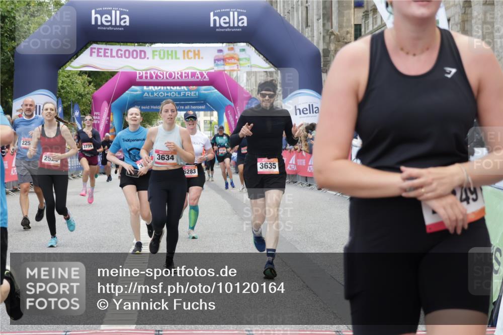 06.09.2026 - CURREX Alsterlauf Yannick Fuchs http://msf.ph/oto/10120164 06.09.2026 10:00:53 Ziel 2251, 2698, 2849, 2895, 3068, 3274, 3295, 3634, 3635, 3726, 3727, 3735, 4414, 5077, 5240, 5460, 5519, 5577, 5724, 5930, 6283, 6397, 6480, 8207, 8293 meine-sportfotos.de