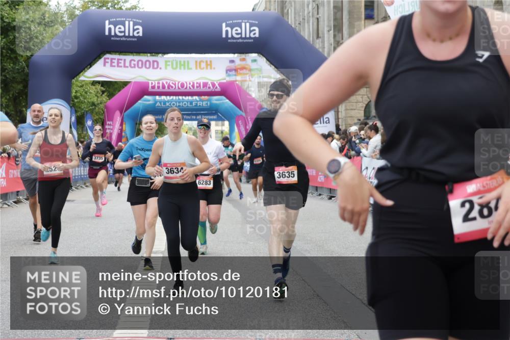 06.09.2026 - CURREX Alsterlauf Yannick Fuchs http://msf.ph/oto/10120181 06.09.2026 10:00:53 Ziel 2251, 2698, 2849, 2895, 3068, 3274, 3295, 3634, 3635, 3726, 3727, 3735, 4414, 5077, 5240, 5460, 5519, 5577, 5724, 5930, 6283, 6397, 6480, 8207, 8293 meine-sportfotos.de