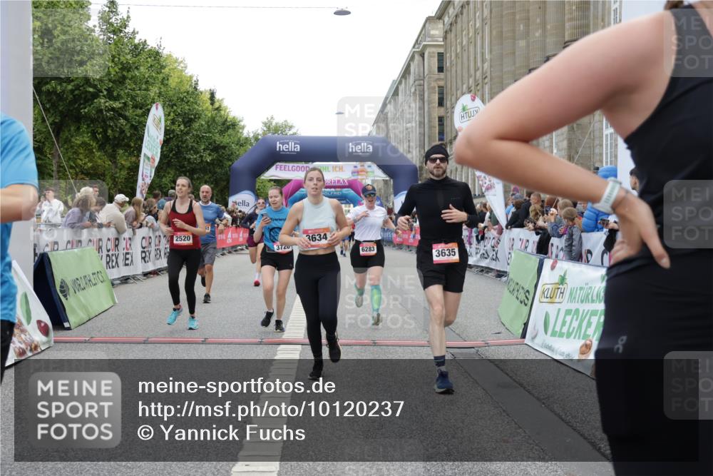 06.09.2026 - CURREX Alsterlauf Yannick Fuchs http://msf.ph/oto/10120237 06.09.2026 10:00:55 Ziel 2251, 2849, 2895, 3068, 3274, 3295, 3634, 3635, 3726, 3727, 3735, 4414, 5077, 5240, 5460, 5577, 5724, 6283, 6397, 6480, 8207, 8293 meine-sportfotos.de