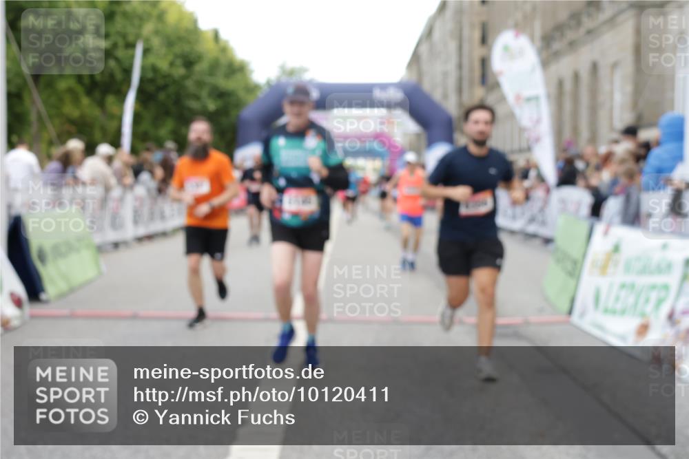 06.09.2026 - CURREX Alsterlauf Yannick Fuchs http://msf.ph/oto/10120411 06.09.2026 10:01:02 Ziel 2251, 3312, 3634, 3635, 3726, 3735, 3941, 4914, 5145, 5387, 6250, 6283, 6353, 6356, 8207, 8215 meine-sportfotos.de