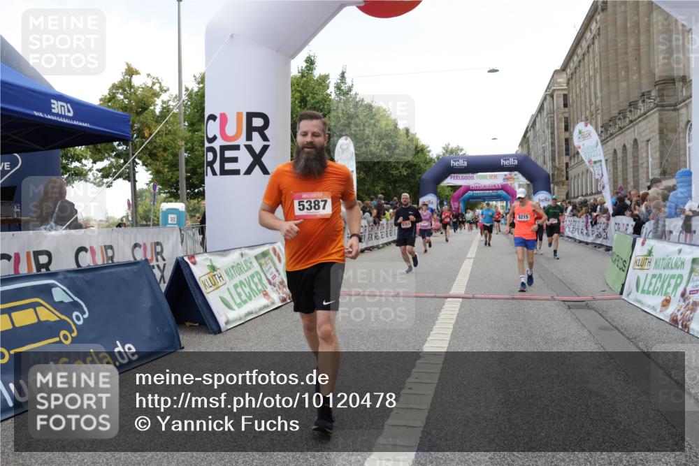06.09.2026 - CURREX Alsterlauf Yannick Fuchs http://msf.ph/oto/10120478 06.09.2026 10:01:04 Ziel 2251, 2882, 3312, 3735, 3941, 4418, 4533, 4628, 4914, 5145, 5387, 6250, 6353, 6356, 8207, 8215 meine-sportfotos.de