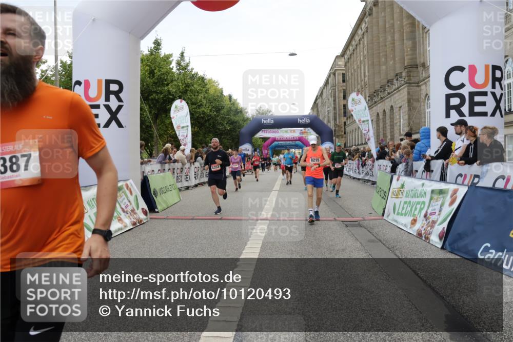 06.09.2026 - CURREX Alsterlauf Yannick Fuchs http://msf.ph/oto/10120493 06.09.2026 10:01:05 Ziel 2882, 3312, 3941, 4418, 4533, 4628, 4914, 5145, 5387, 6250, 6353, 6356, 8215 meine-sportfotos.de