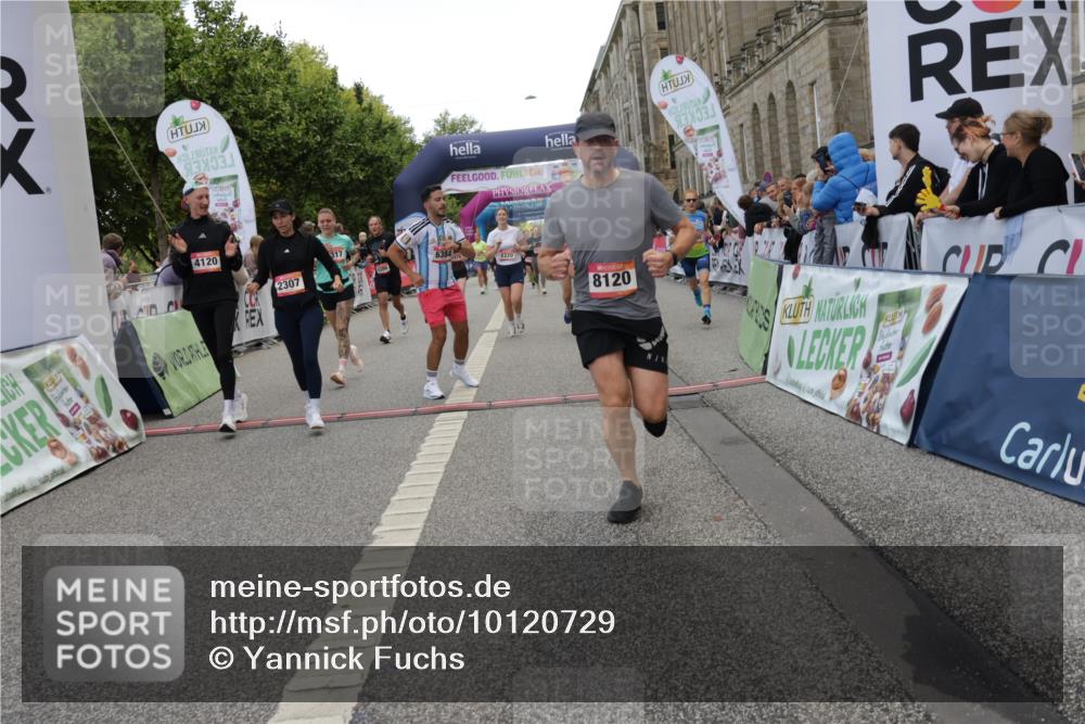 06.09.2026 - CURREX Alsterlauf Yannick Fuchs http://msf.ph/oto/10120729 06.09.2026 10:01:13 Ziel 2307, 2369, 2370, 2478, 2882, 3312, 3941, 4120, 4418, 4533, 4628, 4633, 4701, 5092, 5317, 5785, 6231, 6250, 6384, 6386, 8120 meine-sportfotos.de