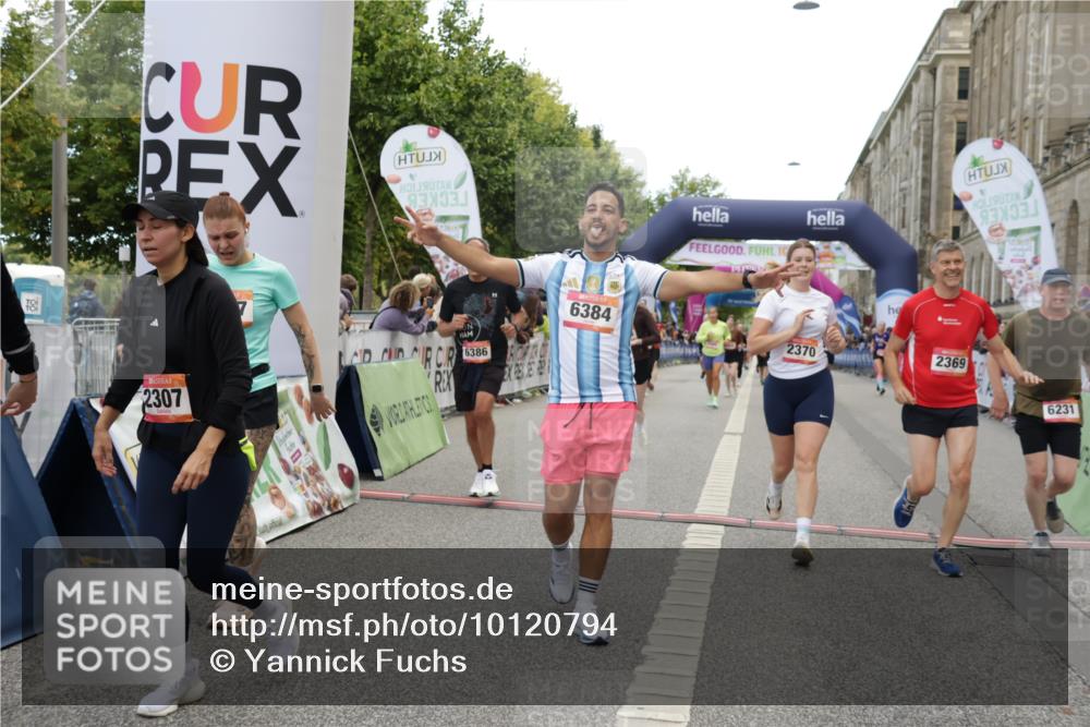 06.09.2026 - CURREX Alsterlauf Yannick Fuchs http://msf.ph/oto/10120794 06.09.2026 10:01:15 Ziel 2307, 2369, 2370, 2478, 2485, 2882, 3740, 4049, 4120, 4418, 4429, 4533, 4628, 4633, 4701, 5092, 5317, 5785, 6231, 6384, 6386, 8120 meine-sportfotos.de