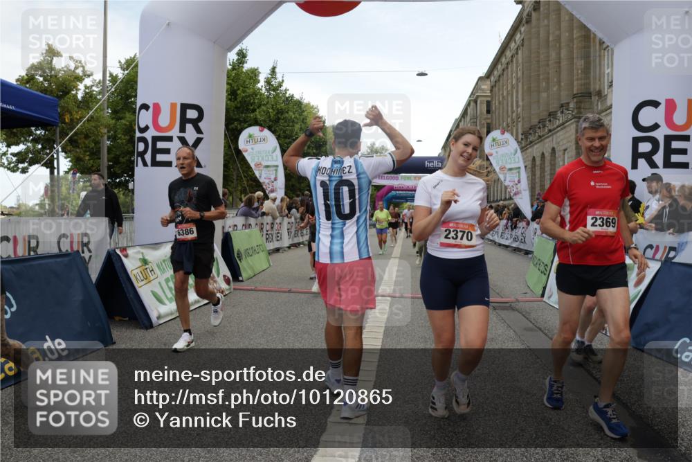 06.09.2026 - CURREX Alsterlauf Yannick Fuchs http://msf.ph/oto/10120865 06.09.2026 10:01:16 Ziel 2307, 2369, 2370, 2400, 2478, 2485, 2882, 3401, 3730, 3740, 4049, 4120, 4418, 4429, 4533, 4633, 4701, 5092, 5317, 5785, 6231, 6384, 6386, 8120 meine-sportfotos.de
