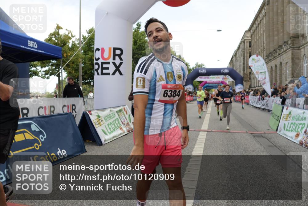 06.09.2026 - CURREX Alsterlauf Yannick Fuchs http://msf.ph/oto/10120909 06.09.2026 10:01:17 Ziel 2307, 2369, 2370, 2400, 2478, 2485, 3401, 3730, 3740, 4049, 4055, 4120, 4429, 4633, 4701, 5092, 5317, 5745, 5785, 6145, 6231, 6384, 6386, 8120 meine-sportfotos.de