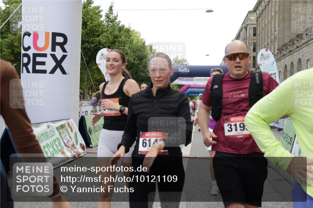 06.09.2026 - CURREX Alsterlauf Yannick Fuchs http://msf.ph/oto/10121109 06.09.2026 10:01:26 Ziel 2400, 2485, 2492, 3195, 3280, 3401, 3730, 3740, 4049, 4055, 4429, 4580, 5060, 5139, 5237, 5424, 5523, 5598, 5745, 5793, 6027, 6033, 6145, 6445 meine-sportfotos.de