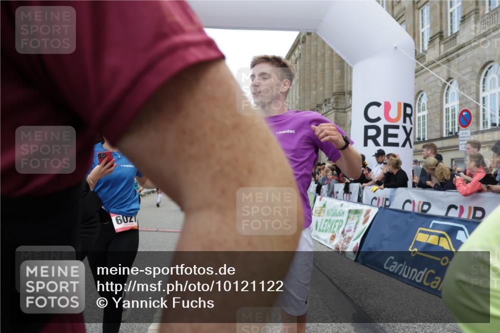 06.09.2026 - CURREX Alsterlauf Yannick Fuchs http://msf.ph/oto/10121122 06.09.2026 10:01:27 Ziel 2400, 2492, 3195, 3280, 3401, 3518, 3730, 3740, 4055, 4580, 5012, 5060, 5139, 5237, 5424, 5523, 5598, 5745, 5793, 6027, 6033, 6145, 6445 meine-sportfotos.de