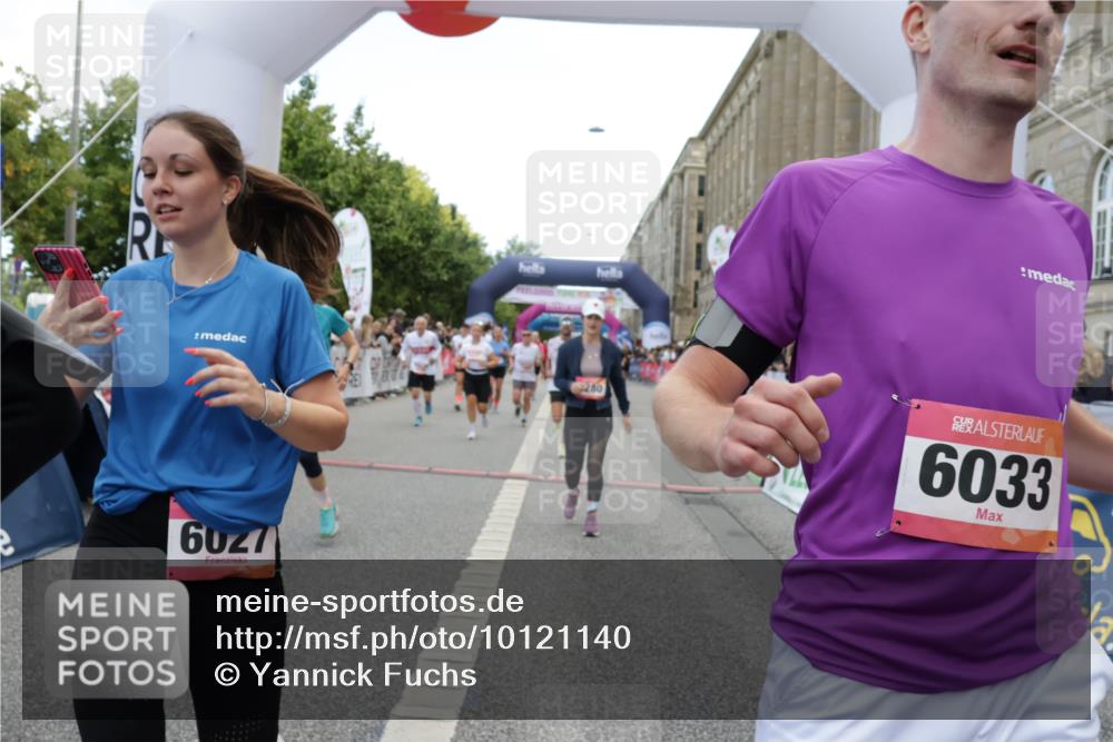 06.09.2026 - CURREX Alsterlauf Yannick Fuchs http://msf.ph/oto/10121140 06.09.2026 10:01:27 Ziel 2400, 2492, 3195, 3280, 3401, 3518, 3730, 3740, 4055, 4580, 5012, 5060, 5139, 5237, 5424, 5523, 5598, 5745, 5793, 6027, 6033, 6145, 6445 meine-sportfotos.de