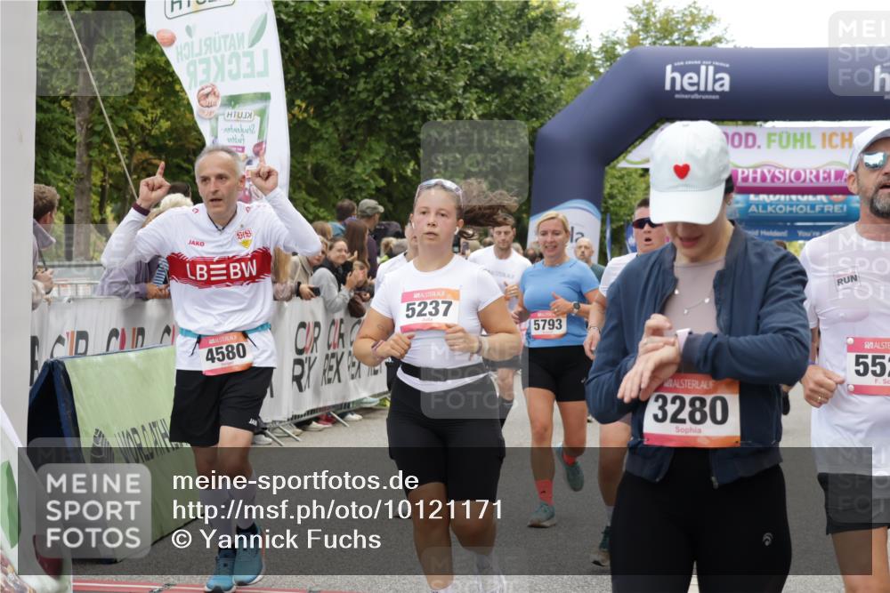 06.09.2026 - CURREX Alsterlauf Yannick Fuchs http://msf.ph/oto/10121171 06.09.2026 10:01:29 Ziel 2492, 3195, 3280, 3518, 4055, 4580, 4883, 4884, 5012, 5060, 5139, 5237, 5424, 5523, 5598, 5745, 5749, 5793, 5856, 6018, 6027, 6033, 6145, 6445 meine-sportfotos.de