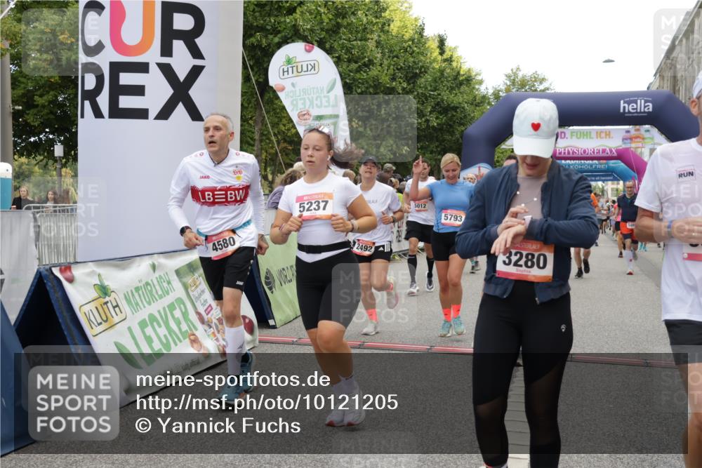 06.09.2026 - CURREX Alsterlauf Yannick Fuchs http://msf.ph/oto/10121205 06.09.2026 10:01:30 Ziel 2492, 3195, 3280, 3518, 4580, 4883, 4884, 5012, 5060, 5139, 5237, 5424, 5523, 5598, 5749, 5793, 5856, 6018, 6027, 6033, 6445 meine-sportfotos.de