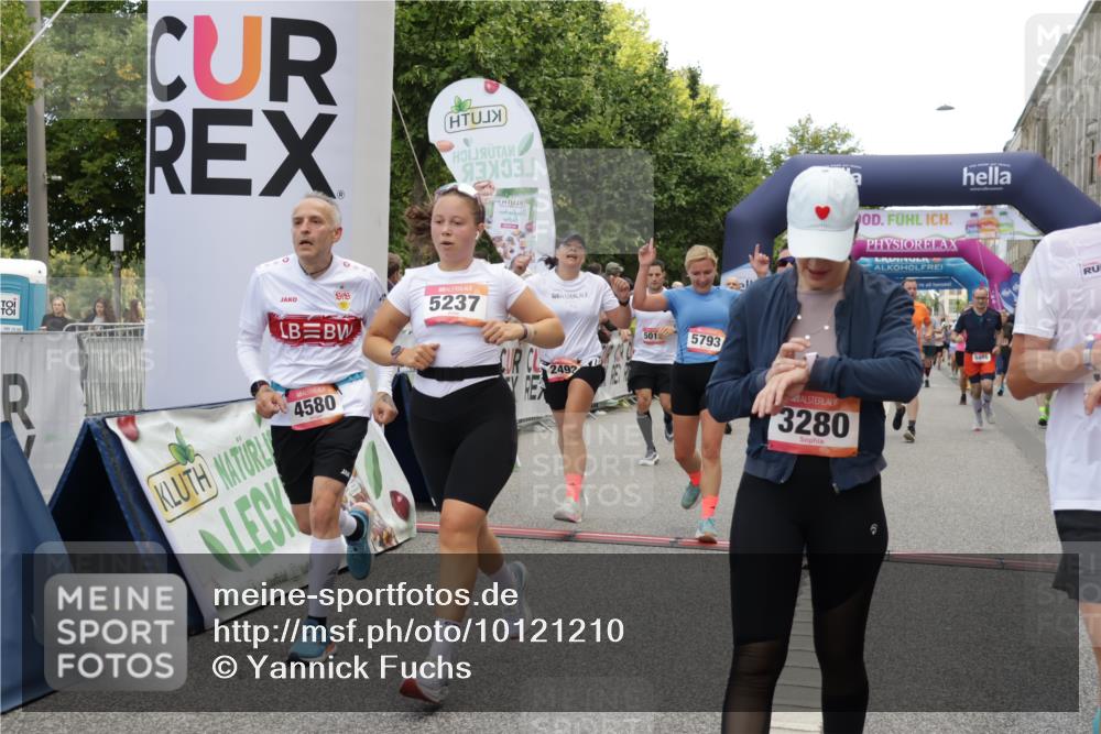 06.09.2026 - CURREX Alsterlauf Yannick Fuchs http://msf.ph/oto/10121210 06.09.2026 10:01:30 Ziel 2492, 3195, 3280, 3518, 4580, 4883, 4884, 5012, 5060, 5139, 5237, 5424, 5523, 5598, 5749, 5793, 5856, 6018, 6027, 6033, 6445 meine-sportfotos.de