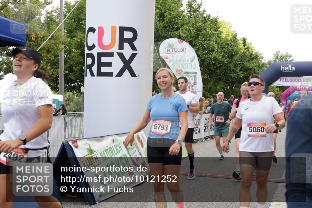 06.09.2026 - CURREX Alsterlauf Yannick Fuchs http://msf.ph/oto/10121252 06.09.2026 10:01:32 Ziel 2249, 2492, 2496, 3280, 3518, 3544, 4259, 4580, 4638, 4883, 4884, 5012, 5060, 5139, 5192, 5237, 5523, 5669, 5749, 5793, 5856, 6018, 6027, 6033, 6114 meine-sportfotos.de