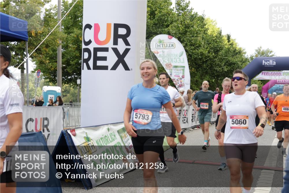 06.09.2026 - CURREX Alsterlauf Yannick Fuchs http://msf.ph/oto/10121259 06.09.2026 10:01:32 Ziel 2249, 2492, 2496, 3280, 3518, 3544, 4259, 4580, 4638, 4883, 4884, 5012, 5060, 5139, 5192, 5237, 5523, 5669, 5749, 5793, 5856, 6018, 6027, 6033, 6114 meine-sportfotos.de