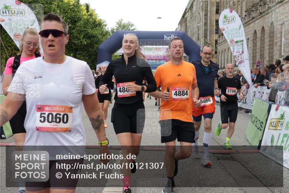 06.09.2026 - CURREX Alsterlauf Yannick Fuchs http://msf.ph/oto/10121307 06.09.2026 10:01:34 Ziel 2249, 2492, 2496, 2733, 3518, 3544, 4073, 4259, 4580, 4638, 4883, 4884, 4921, 5012, 5060, 5139, 5192, 5237, 5523, 5669, 5749, 5793, 5856, 6018, 6114, 8062 meine-sportfotos.de