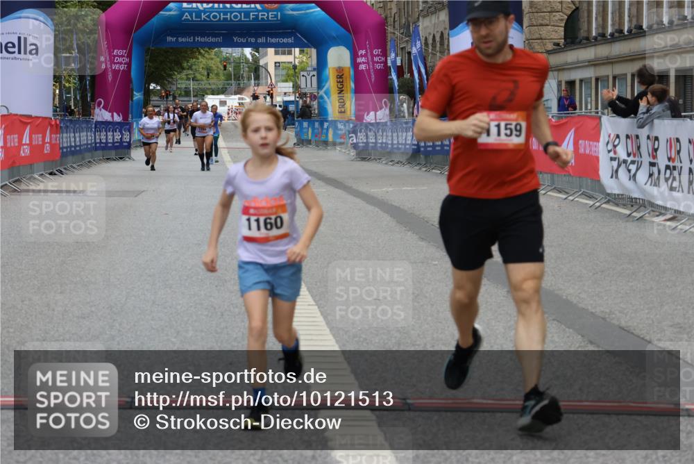 06.09.2026 - CURREX Alsterlauf Strokosch-Dieckow http://msf.ph/oto/10121513 06.09.2026 12:05:08 Ziel 1159, 1160, 1330, 2484 meine-sportfotos.de