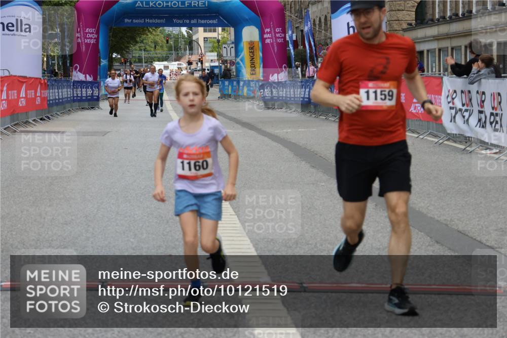 06.09.2026 - CURREX Alsterlauf Strokosch-Dieckow http://msf.ph/oto/10121519 06.09.2026 12:05:08 Ziel 1159, 1160, 1330, 2484 meine-sportfotos.de
