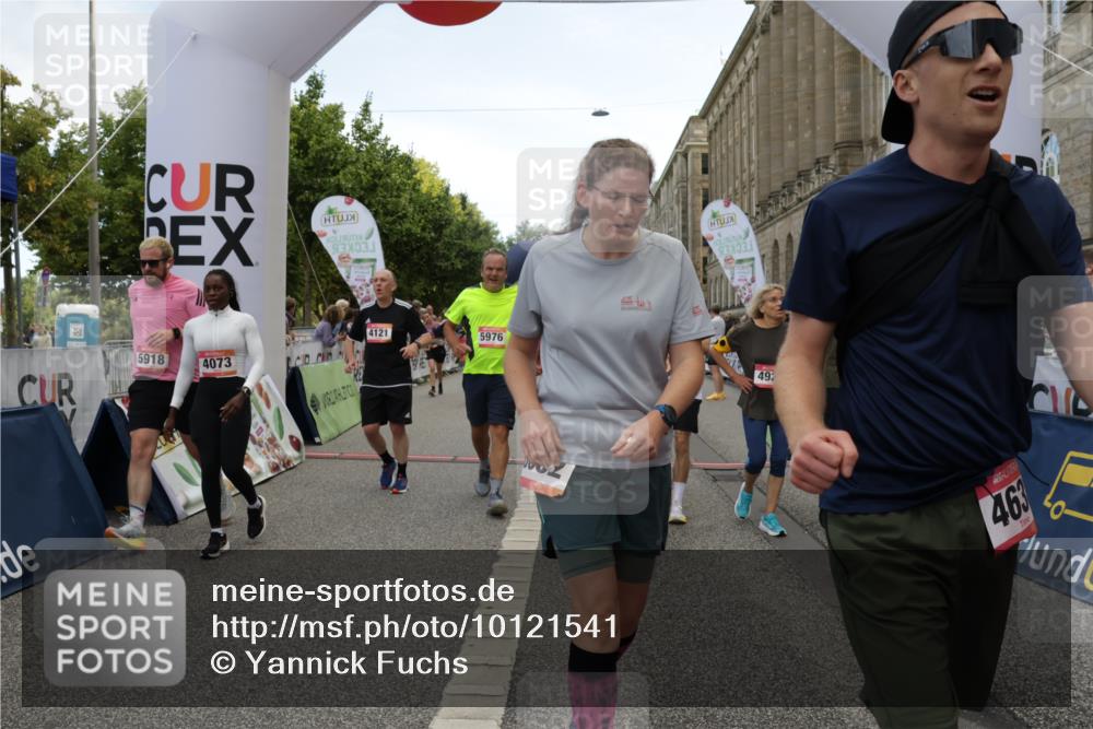 06.09.2026 - CURREX Alsterlauf Yannick Fuchs http://msf.ph/oto/10121541 06.09.2026 10:01:41 Ziel 2249, 2385, 2496, 2733, 3115, 3544, 4067, 4073, 4121, 4259, 4551, 4552, 4638, 4921, 5106, 5192, 5388, 5429, 5669, 5734, 5749, 5856, 5918, 5976, 6114, 8037, 8038, 8062 meine-sportfotos.de