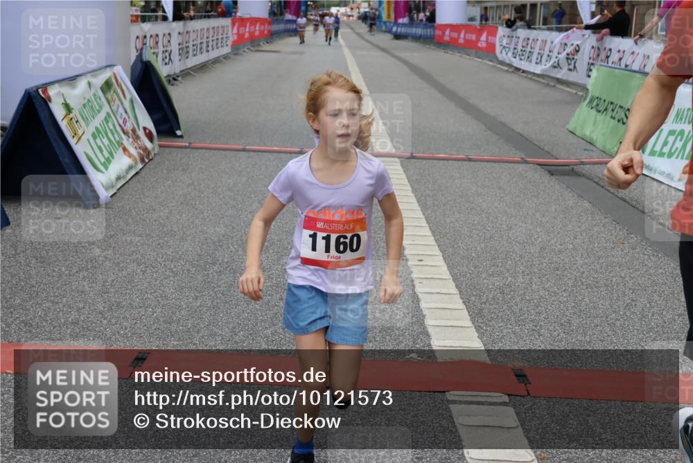 06.09.2026 - CURREX Alsterlauf Strokosch-Dieckow http://msf.ph/oto/10121573 06.09.2026 12:05:10 Ziel 1159, 1160, 1330, 2484 meine-sportfotos.de