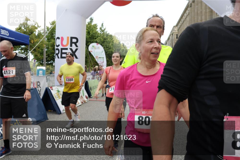 06.09.2026 - CURREX Alsterlauf Yannick Fuchs http://msf.ph/oto/10121623 06.09.2026 10:01:44 Ziel 2385, 2496, 2733, 2977, 3115, 3544, 3563, 4067, 4073, 4117, 4121, 4162, 4551, 4552, 4608, 4638, 4921, 5106, 5186, 5388, 5429, 5734, 5918, 5976, 8037, 8038, 8062, 8122 meine-sportfotos.de