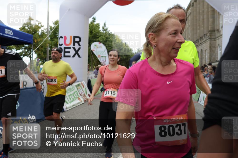 06.09.2026 - CURREX Alsterlauf Yannick Fuchs http://msf.ph/oto/10121629 06.09.2026 10:01:44 Ziel 2385, 2496, 2733, 2977, 3115, 3544, 3563, 4067, 4073, 4117, 4121, 4162, 4551, 4552, 4608, 4638, 4921, 5106, 5186, 5388, 5429, 5734, 5918, 5976, 8037, 8038, 8062, 8122 meine-sportfotos.de