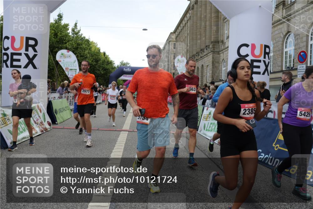 06.09.2026 - CURREX Alsterlauf Yannick Fuchs http://msf.ph/oto/10121724 06.09.2026 10:01:48 Ziel 2040, 2229, 2385, 2977, 3115, 3150, 3322, 3448, 3563, 4067, 4117, 4162, 4608, 4618, 5106, 5186, 5380, 5388, 5429, 5542, 5679, 5734, 6171, 6341, 8038, 8122 meine-sportfotos.de