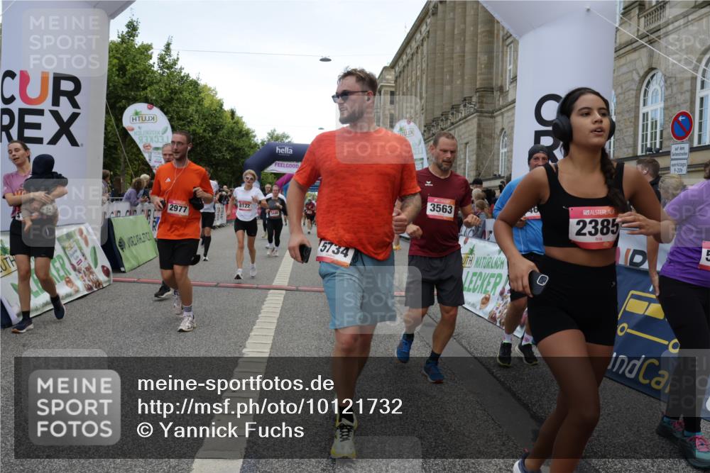 06.09.2026 - CURREX Alsterlauf Yannick Fuchs http://msf.ph/oto/10121732 06.09.2026 10:01:48 Ziel 2040, 2229, 2385, 2977, 3115, 3150, 3322, 3448, 3563, 4067, 4117, 4162, 4608, 4618, 5106, 5186, 5380, 5388, 5429, 5542, 5679, 5734, 6171, 6341, 8038, 8122 meine-sportfotos.de