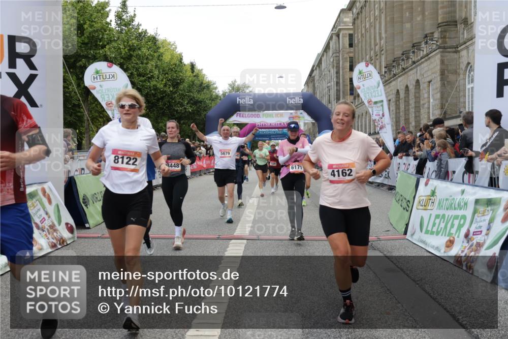 06.09.2026 - CURREX Alsterlauf Yannick Fuchs http://msf.ph/oto/10121774 06.09.2026 10:01:50 Ziel 2040, 2229, 2375, 2385, 2977, 3150, 3322, 3448, 3563, 3618, 4067, 4117, 4162, 4608, 4618, 5106, 5186, 5380, 5388, 5429, 5542, 5679, 5734, 6171, 6341, 8122 meine-sportfotos.de