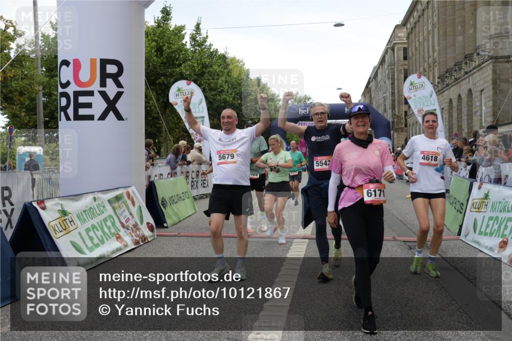 06.09.2026 - CURREX Alsterlauf Yannick Fuchs http://msf.ph/oto/10121867 06.09.2026 10:01:53 Ziel 2040, 2229, 2375, 2385, 2977, 3150, 3322, 3448, 3563, 3618, 4117, 4162, 4608, 4618, 5186, 5380, 5542, 5679, 5734, 5899, 6171, 6341, 8096, 8122 meine-sportfotos.de