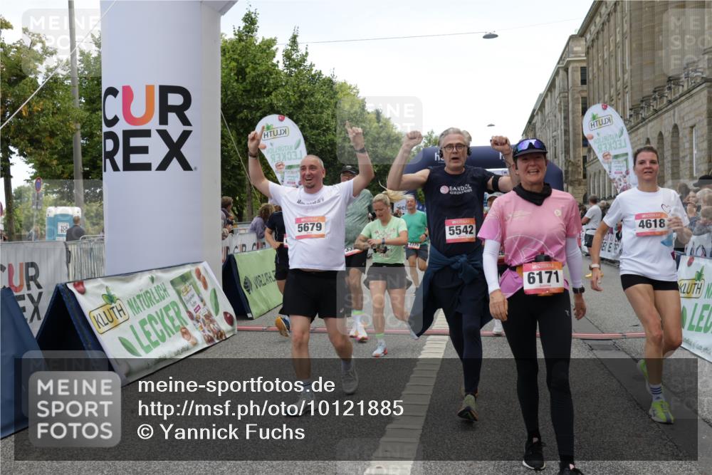 06.09.2026 - CURREX Alsterlauf Yannick Fuchs http://msf.ph/oto/10121885 06.09.2026 10:01:53 Ziel 2040, 2229, 2375, 2385, 2977, 3150, 3322, 3448, 3563, 3618, 4117, 4162, 4608, 4618, 5186, 5380, 5542, 5679, 5734, 5899, 6171, 6341, 8096, 8122 meine-sportfotos.de